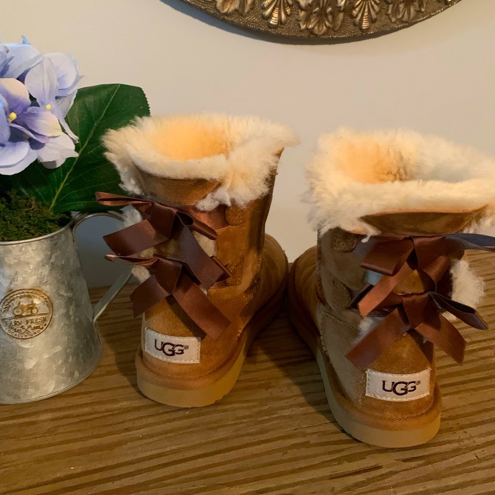 Ugg’s Bailey bow size 12 boots